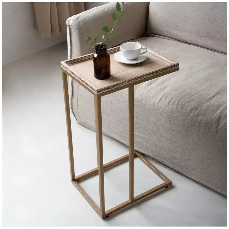 Table d'appoint de ferme avec plateau en rotin tissé, doré