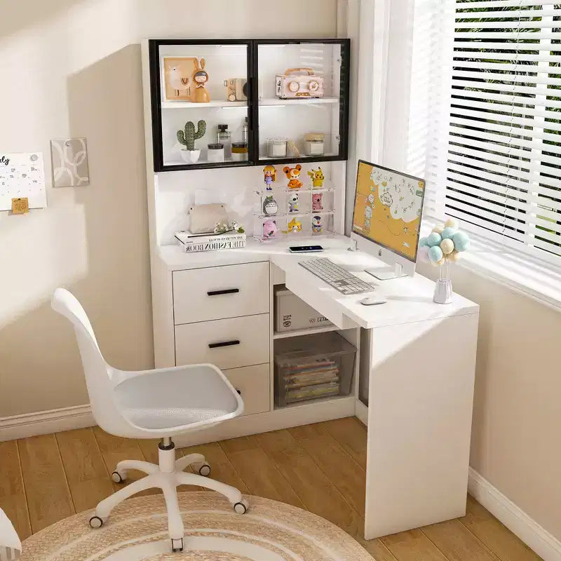 Bureau informatique avec meuble vitré et éclairage LED intégré, bureau d'angle en L, doté de ports de chargement USB et d'un tiroir pour clavier, blanc