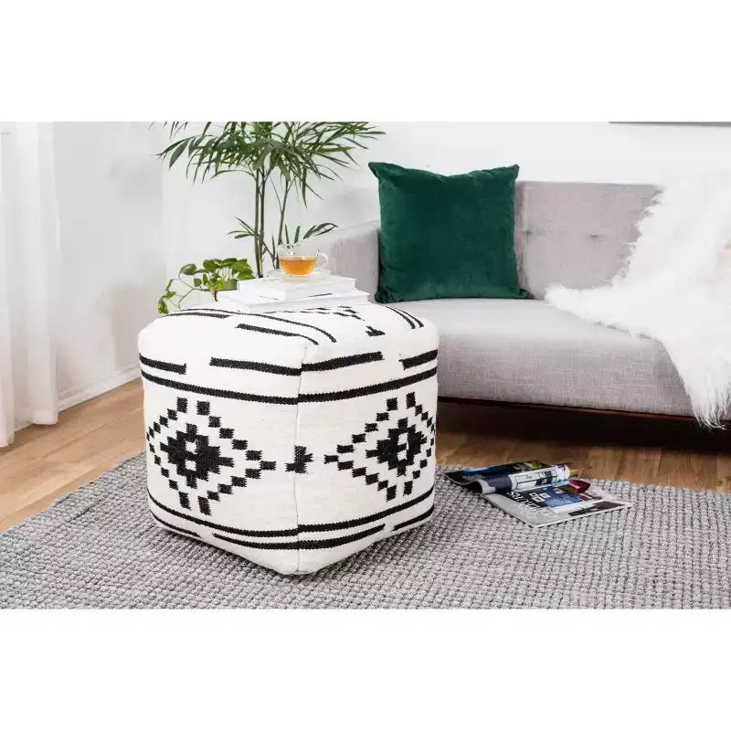 Pouf géométrique noir et blanc, fait à la main, carré, laine et coton